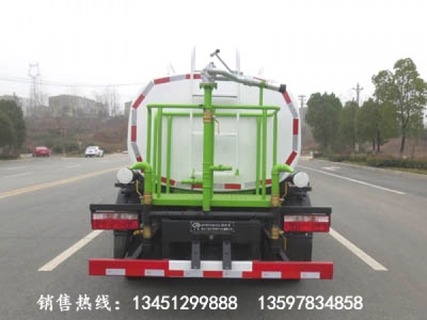 東風小霸王灑水車裝水4噸(國六)